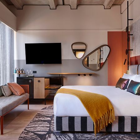 Qt Auckland Hotel Bagian luar foto A bedroom at the hotel