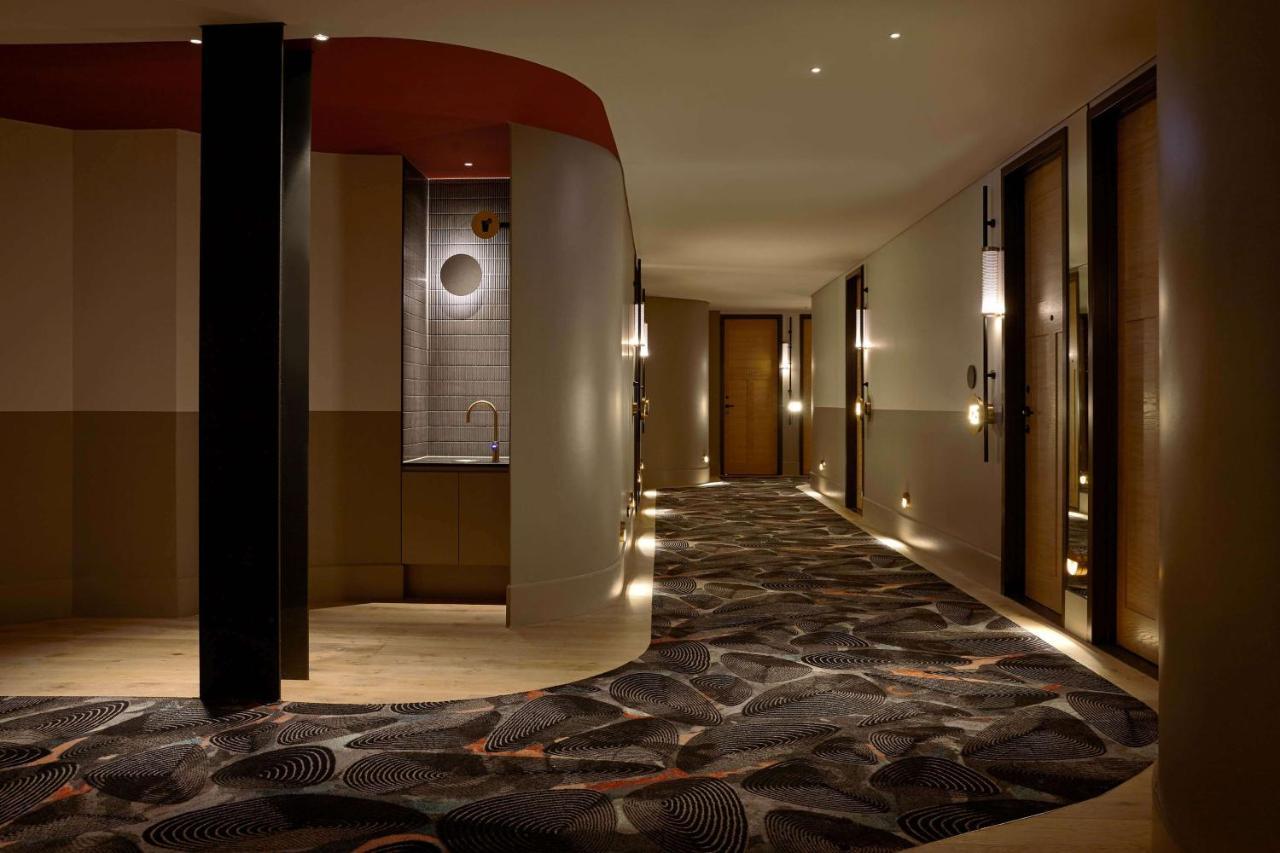 Qt Auckland Hotel Bagian luar foto A corridor at the hotel
