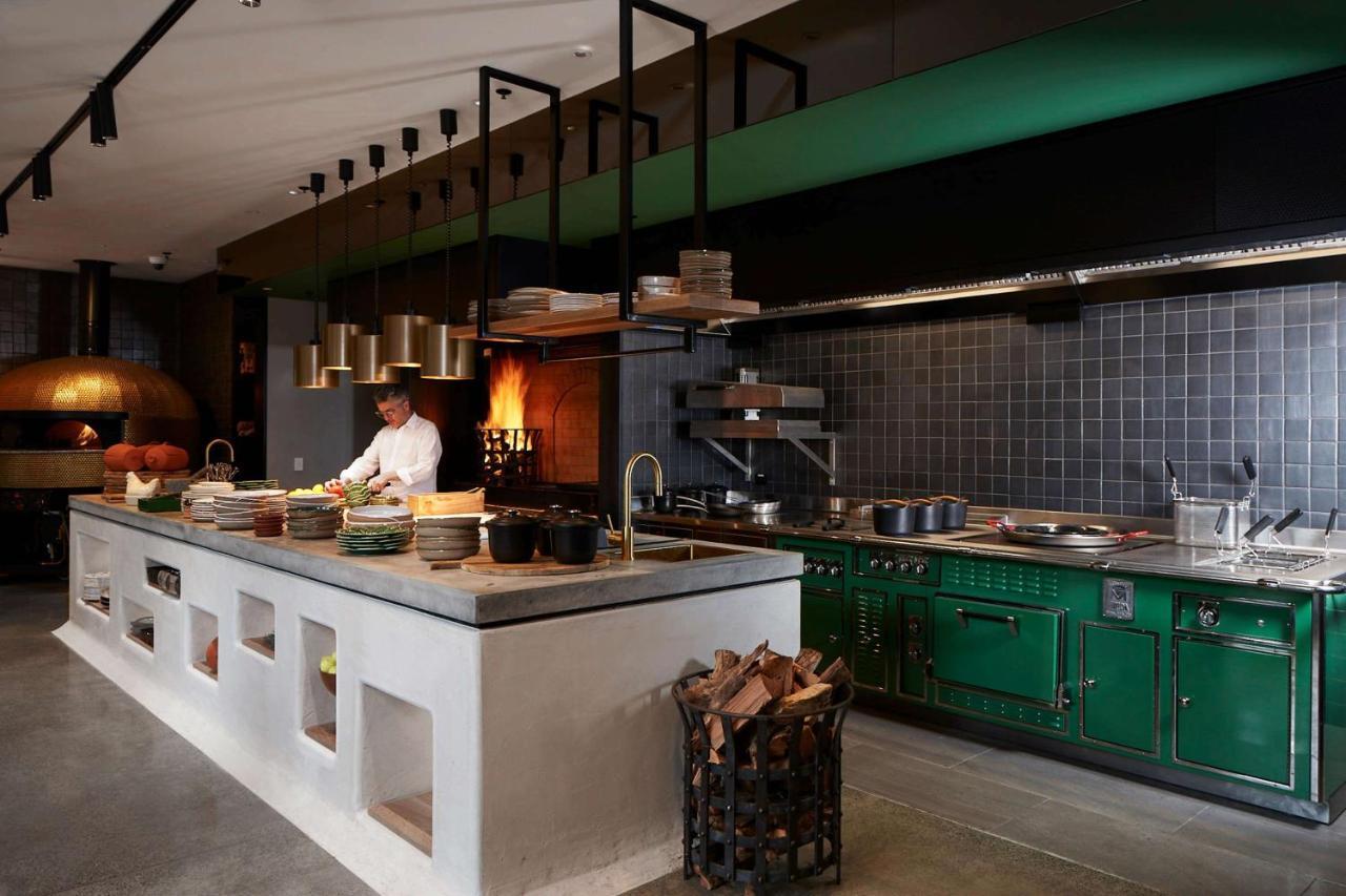Qt Auckland Hotel Bagian luar foto The kitchen at the restaurant