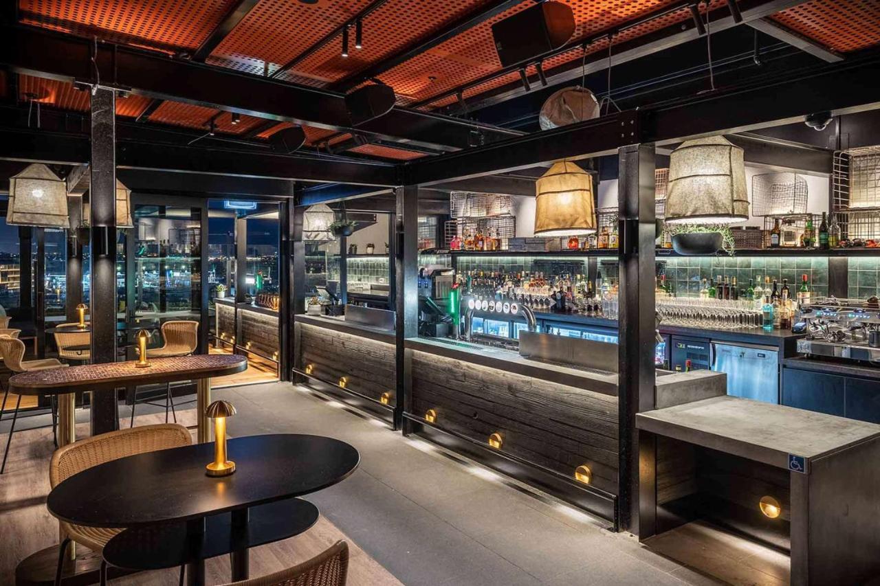 Qt Auckland Hotel Bagian luar foto The bar at the 101 bar