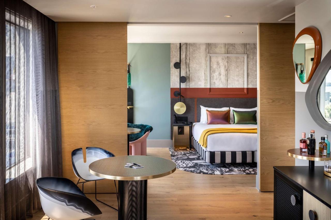 Qt Auckland Hotel Bagian luar foto A suite at the hotel