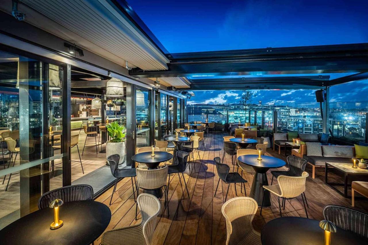Qt Auckland Hotel Bagian luar foto The rooftop bar at the hotel