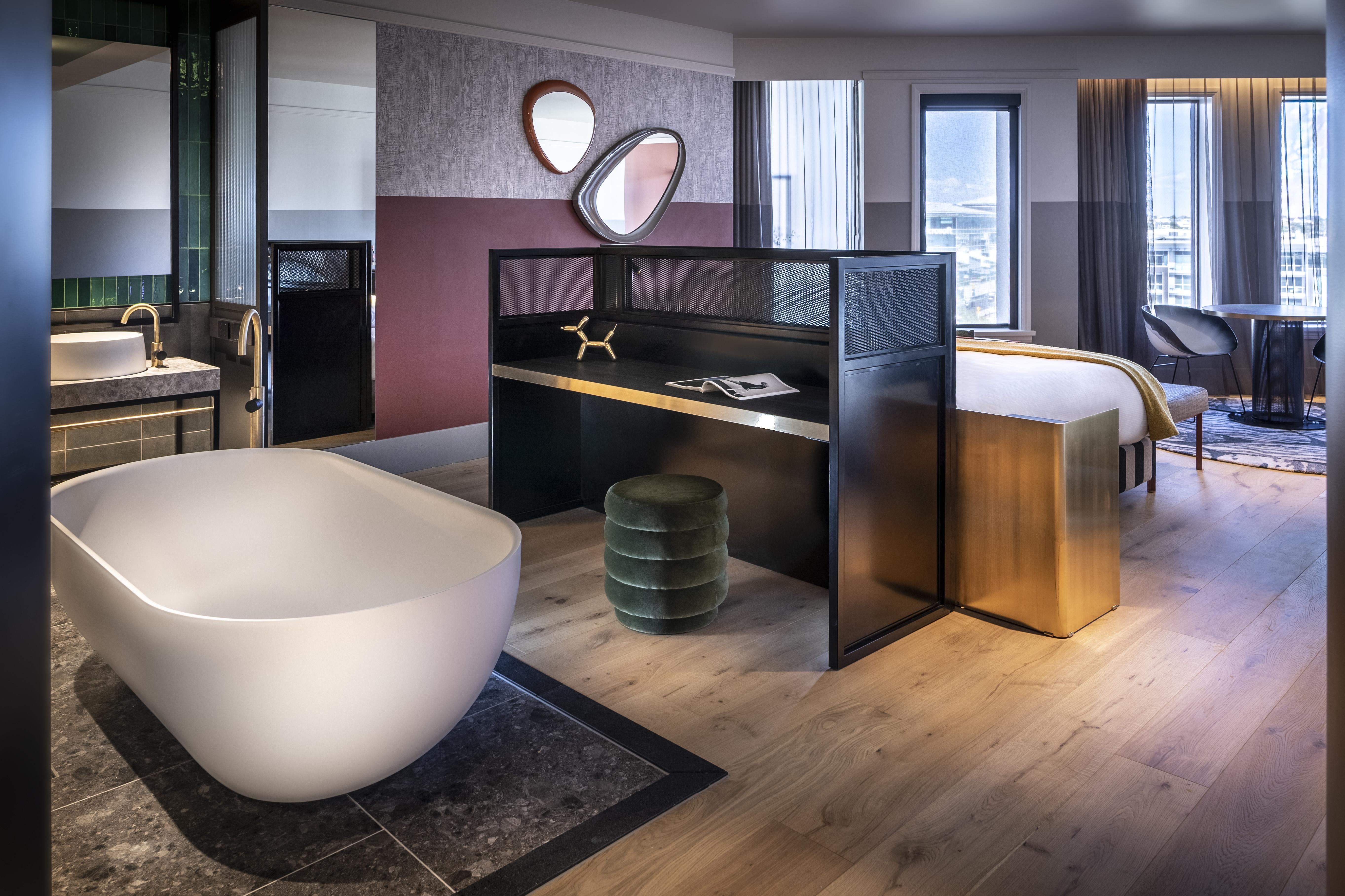 Qt Auckland Hotel Bagian luar foto A suite at the hotel