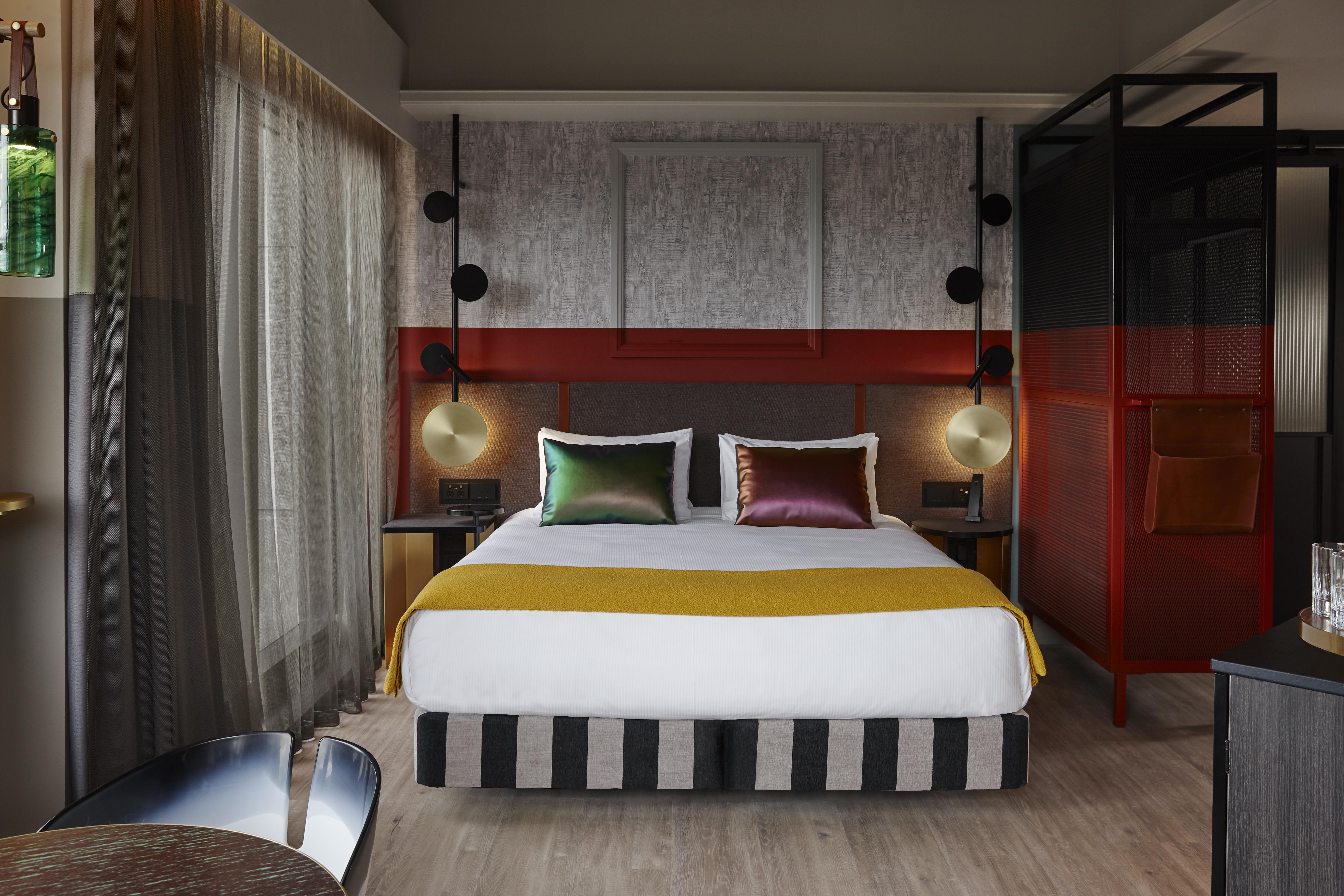 Qt Auckland Hotel Bagian luar foto A bedroom at the hotel