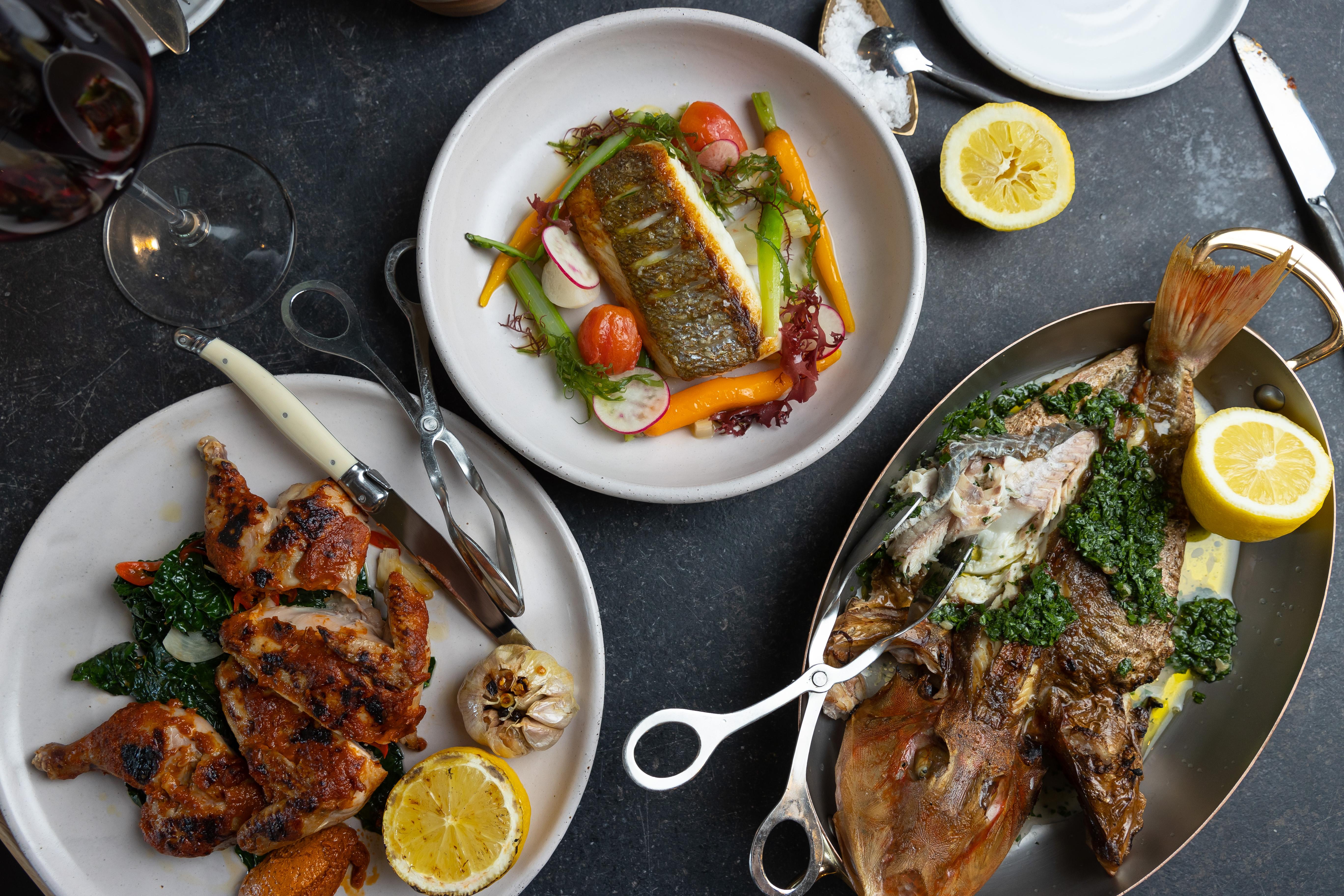 Qt Auckland Hotel Bagian luar foto A selection of dishes at the restaurant