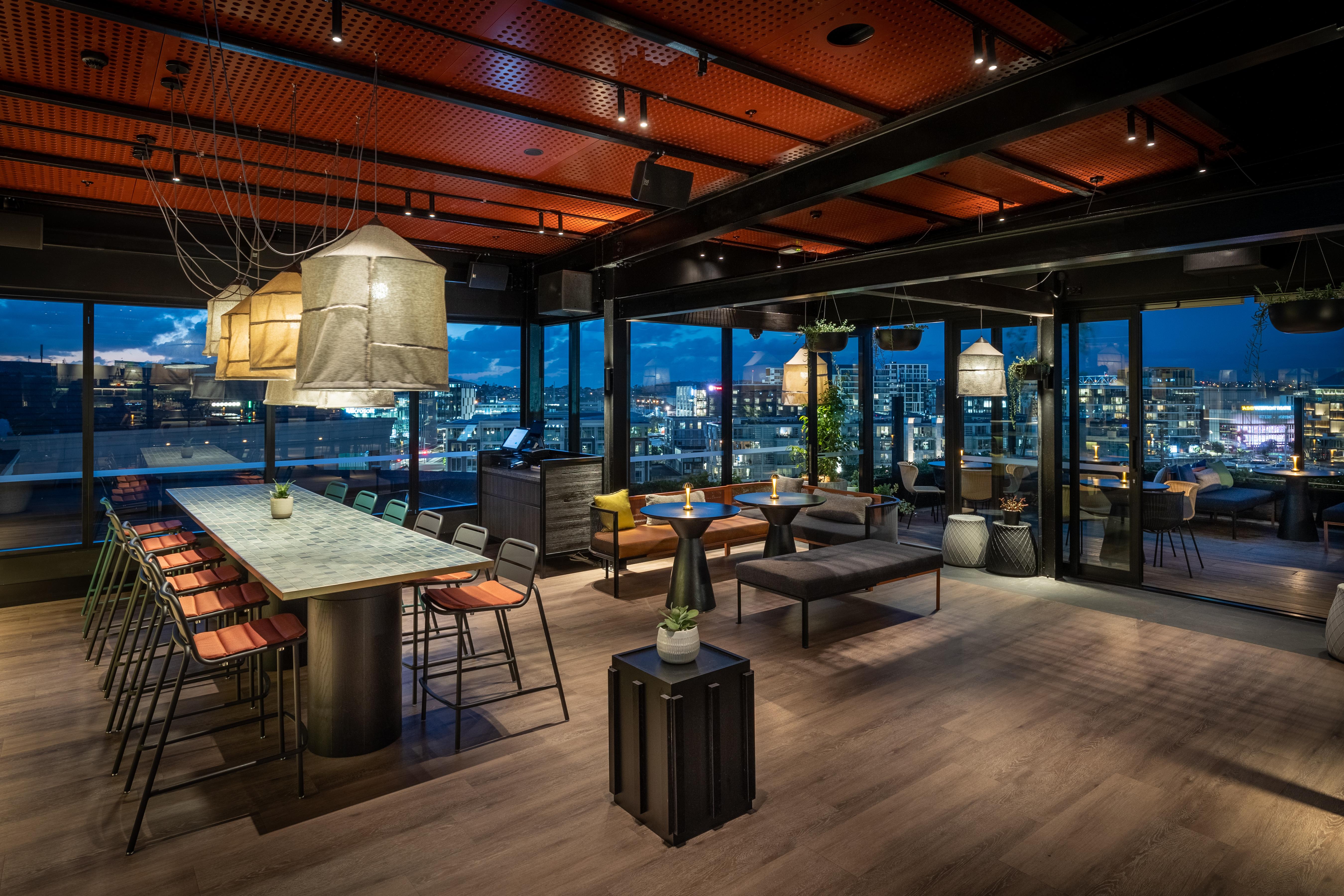Qt Auckland Hotel Bagian luar foto The rooftop bar at the Standard East Village