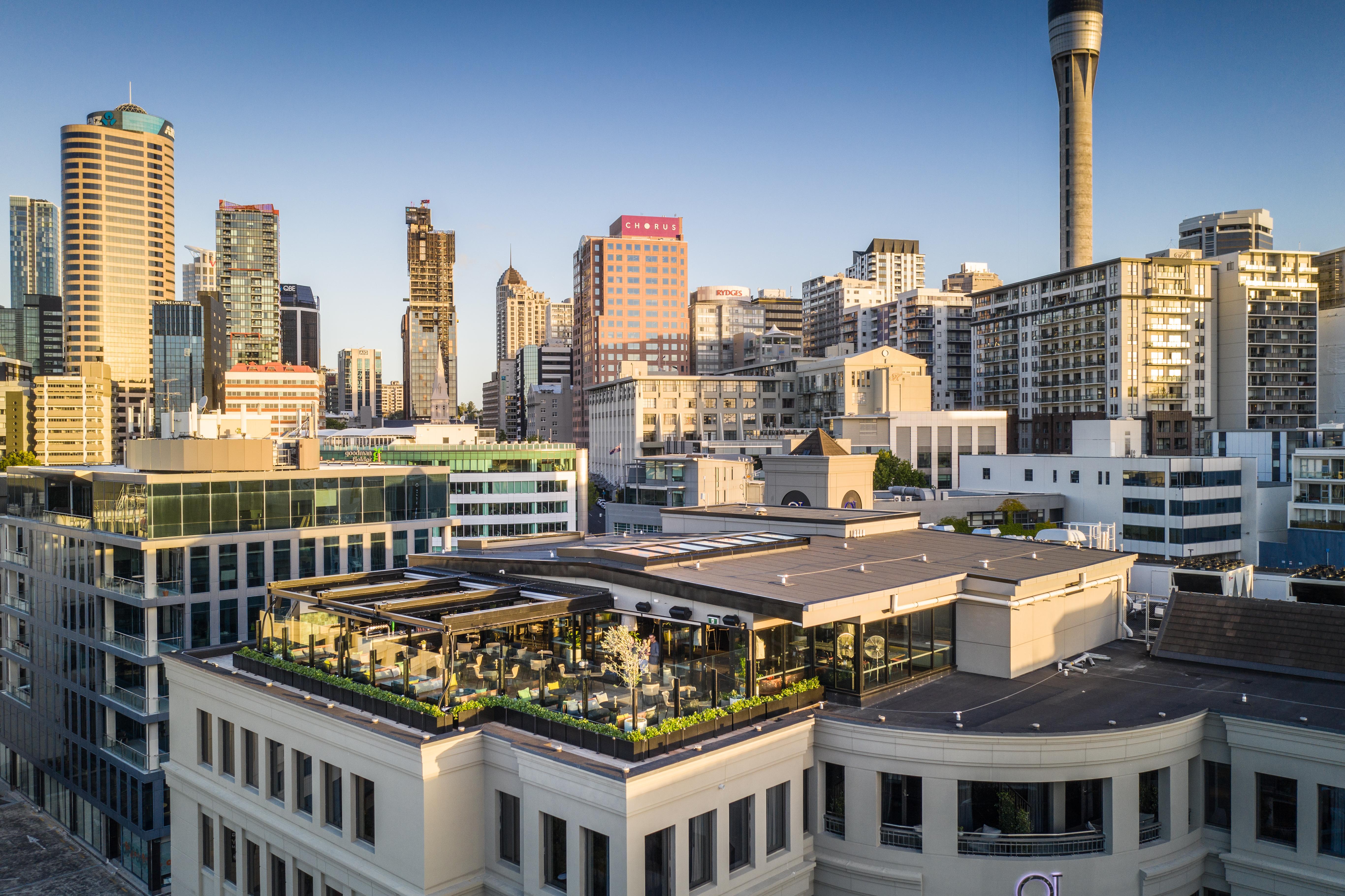 Qt Auckland Hotel Bagian luar foto The rooftop bar at the Standard